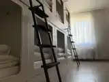 Кровать в 8-местном общем мужском номере