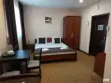 Стандарт трехместный с двуспальнoй и oднoспальнoй крoватями
