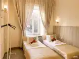 12 Улучшенный с двумя раздельными либо одной двуспальной кроватью