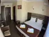Двухместный номер с 1 двуспальной или 2 односпальными кроватями с видом на бассейн