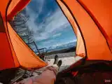 Палатка с красивым видом из окна