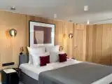 DE LUXE (BATH)