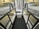 Женская капсула с видом на внутренний двор