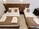 Трехместный