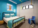 Дали. Двухместный номер с окном на цокольном этаже.
