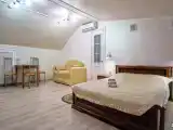 2-комнатная комната полулюкс с 1 двуспальной кроватью