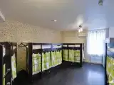 Кровать в 8-местном общем номере