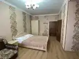 Студия на троих гостей