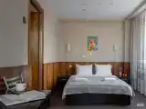 Двухкомнатный номер с широкой кроватью и диваном категории "Стандарт"