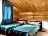 Номер комфорт с 1 односпальной и 1 двуспальной кроватью №7