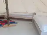 Четырёхместный Шатер с красивым видом из окна