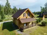 Дом с 4 спальнями, гостиной и собственной беседкой.