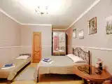 Комната стандарт с 2 односпальными и 1 двуспальной кроватью