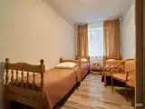 Стандарт с тремя односпальными кроватями с удобствами на этаже