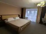 Двухместный номер Standard с балконом (2 отдельные кровати)