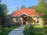 Коттедж с 5 комнатами с балконом