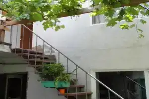 Отдельные номера на Сквозном пер 2/3, Евпатория