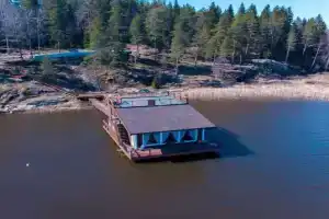 Дом «Плавающий дом Cliff House»