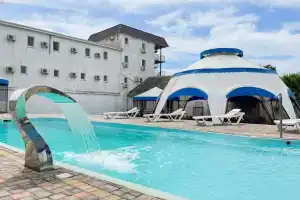 Гостиница «Семейный Рай», Заозёрное