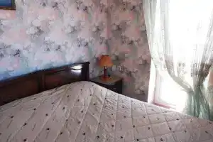 Дом таунхаус у Черного моря. 2-5 гостей. 2 спальни и гостиная.