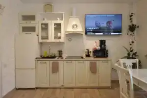 Сталинка у Кремля в центре.