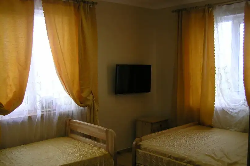 1 км.кв. в частн секторе Алупки - 2