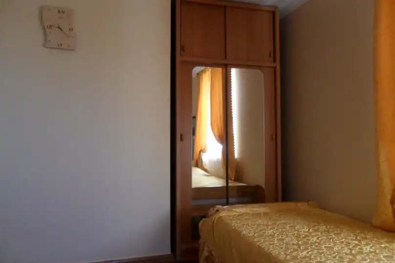 1 км.кв. в частн секторе Алупки - 3