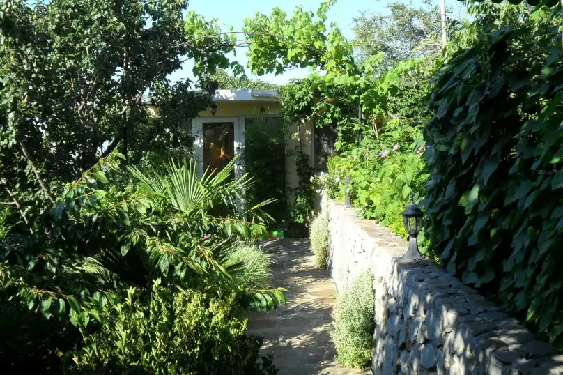 1 км.кв. в частн секторе Алупки - 11