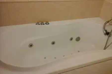 Белых Акаций 1Б - 1