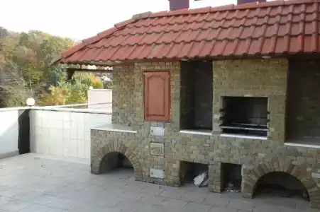 Белых Акаций 1Б - 12