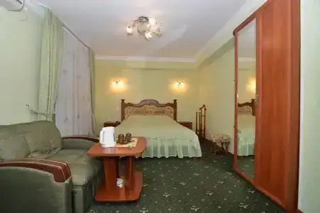 Таврический - 10