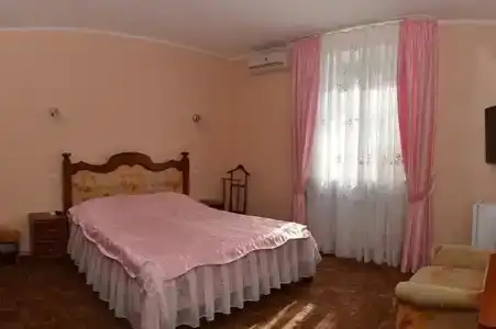Таврический - 13