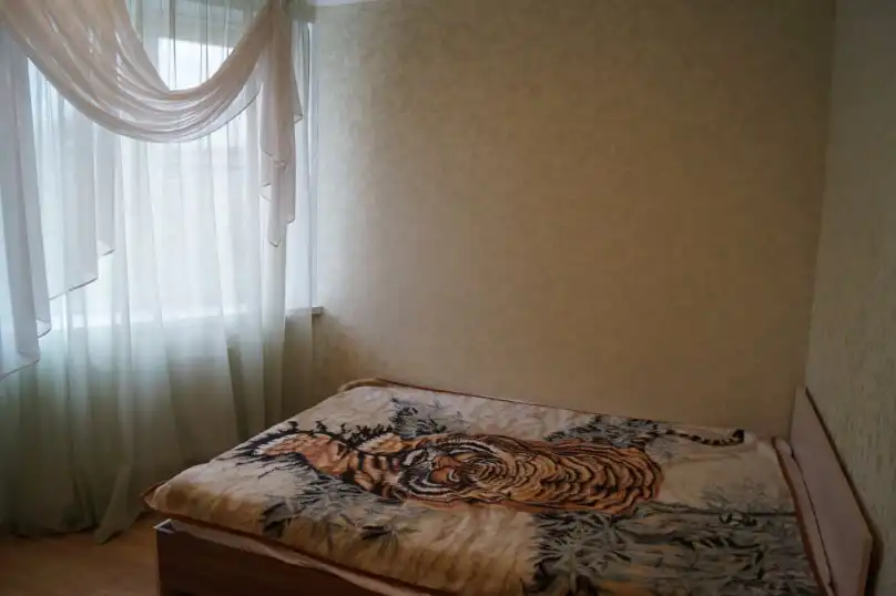 Центр 124с Победы Семейные с балконом Вокзальная дом 77 - 1