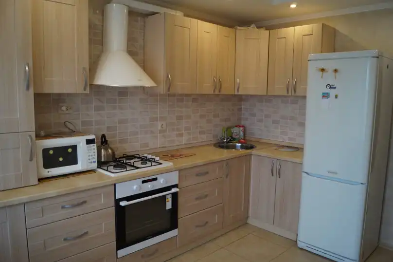 Центр 124с Победы Семейные с балконом Вокзальная дом 77 - 3