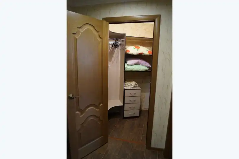 Центр 124с Победы Семейные с балконом Вокзальная дом 77 - 6