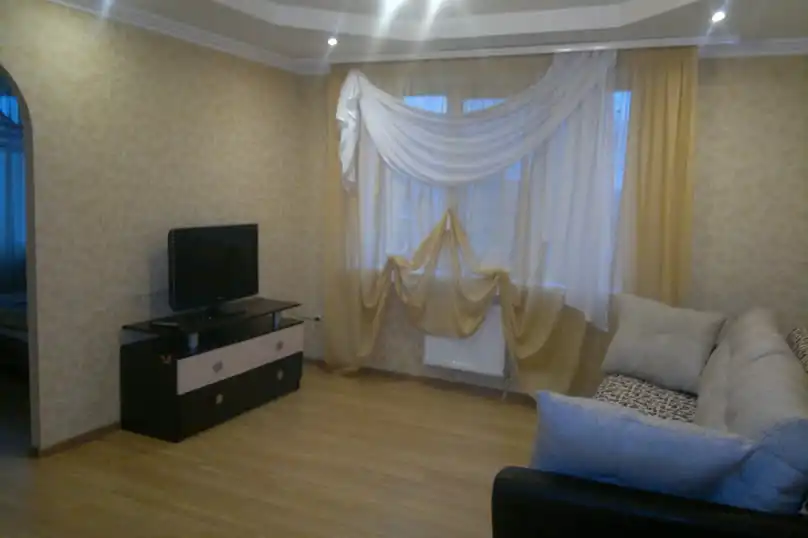 Центр 124с Победы Семейные с балконом Вокзальная дом 77 - 11