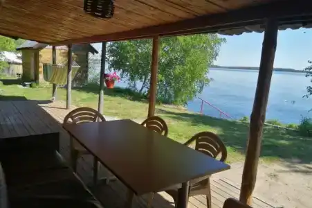 Дом на берегу с баней и катером - 0