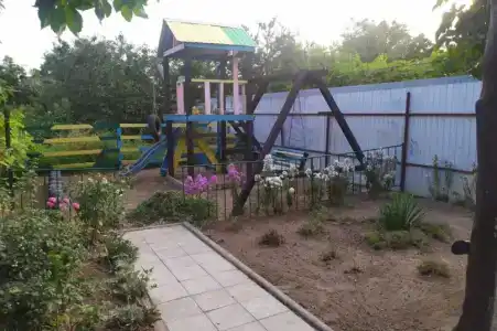 Виноградный дворик - 1