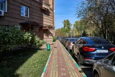 a Box On The Street Is Free - 15