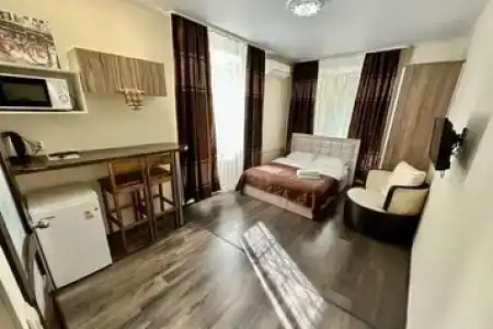 на Тургенева, 80А  - 21