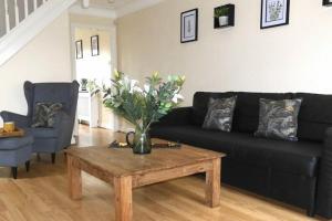 Lion House Chester - Very Near Zoo & Ideal for City - Sleeps Up to 7, Честер
