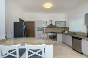 Beautiful 5-bdr 2 Levels Villa for Rent in Punta Cana - Golf Front With Pool Jacuzzi Maid, Пунта-Кана