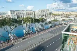 Bb Marina - Deluxe Double Room With Balcony and Sea View, Пьета