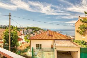 Trieste Uptown Cosy Flat with Sea View, Триест