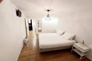 Amazing Ultramodern Apartment in Historical Center, Лейрия