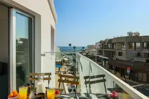 Phaedrus Living: Seaside Luxury Flat Lighthouse 65, Пафос