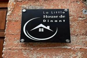 La Little House de Dinant, Динан