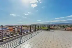 Penthouse, Розето-дельи-Абруцци