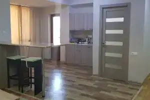 Кросс Апартаменты, Ереван
