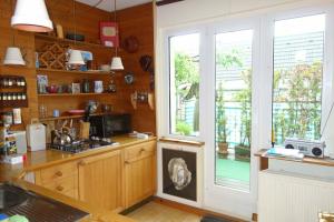 Big 2 Room Apartment with Balcony, Ратинген